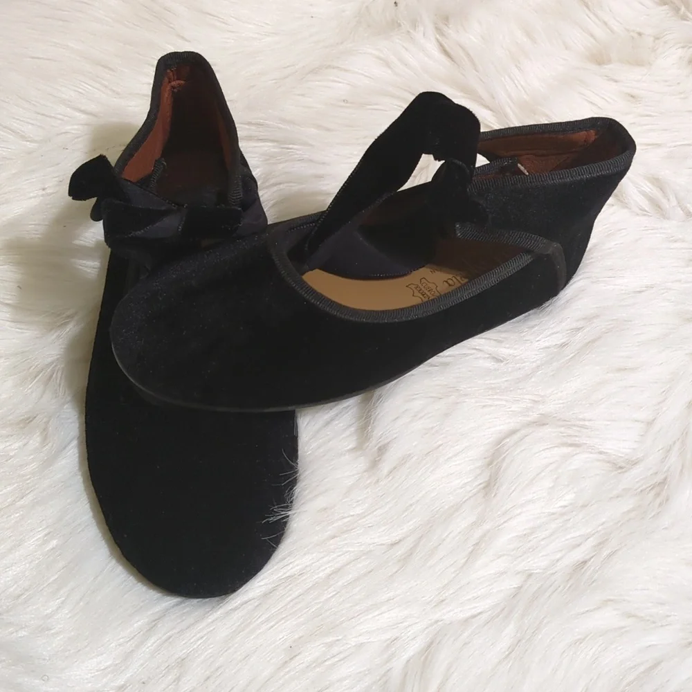 La Coqueta's stunning Black Bow Ballerina shoes.